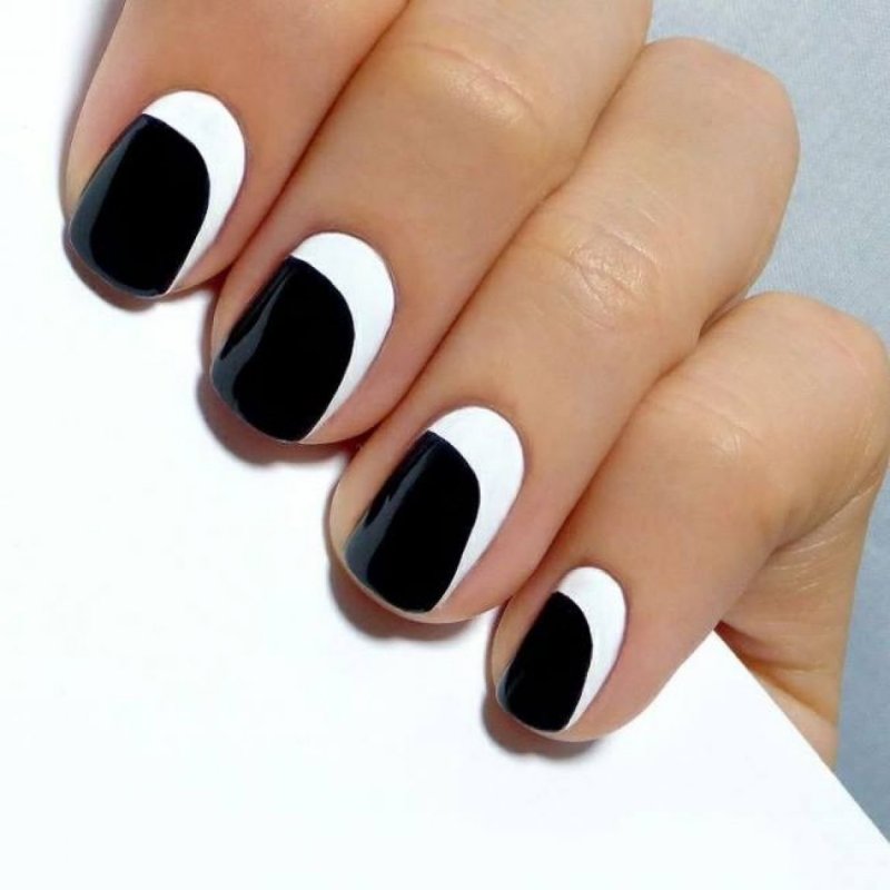 Черно белые ногти короткие