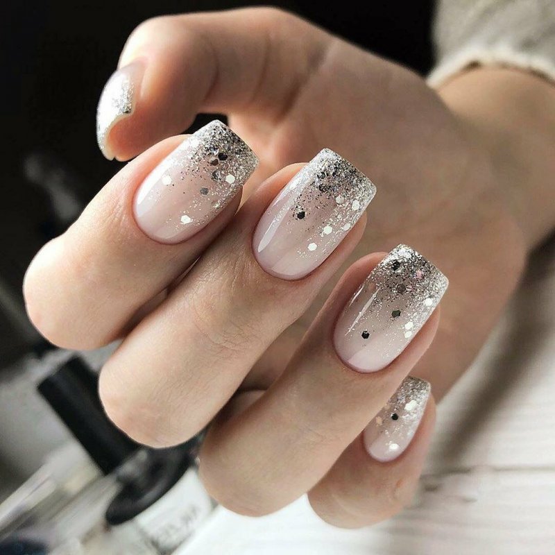 Ногти белые с серебром