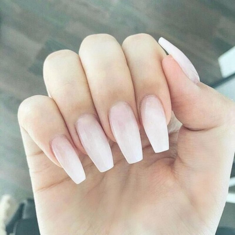 Длинные ногти с белыми кончиками