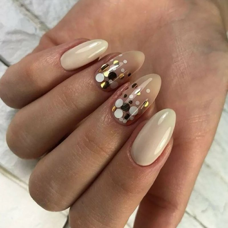 Маникюр на короткие ногти серо-