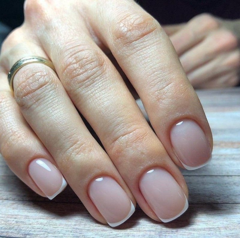 Белые короткие ногти