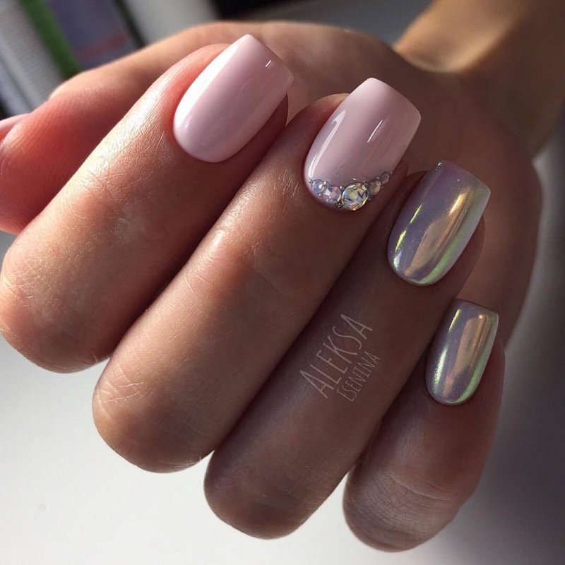 Белые короткие ногти