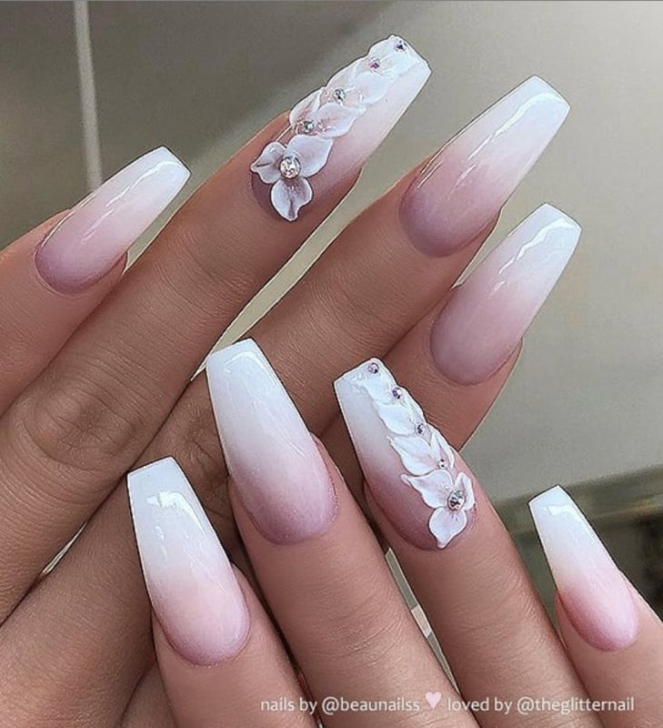 Длинные миндальные ногти