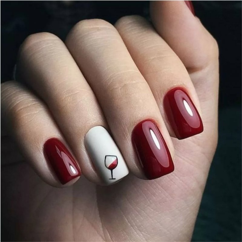 Красные квадратные ногти короткие