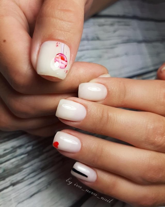Молочный маникюр на короткие ногти