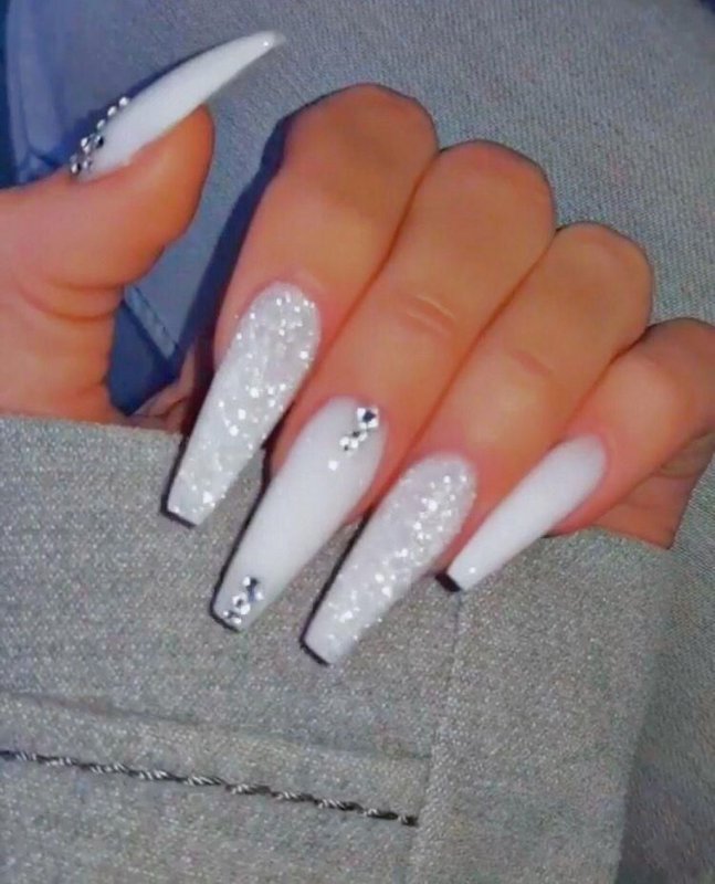 Чёрно белые ногти балерины