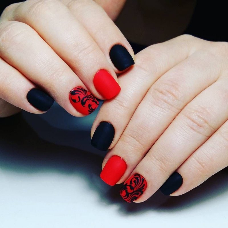 Маникюр на короткие ногти красный с черным