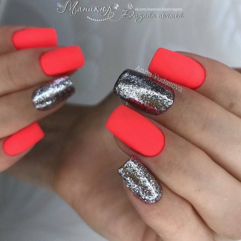 Коралловый матовый маникюр