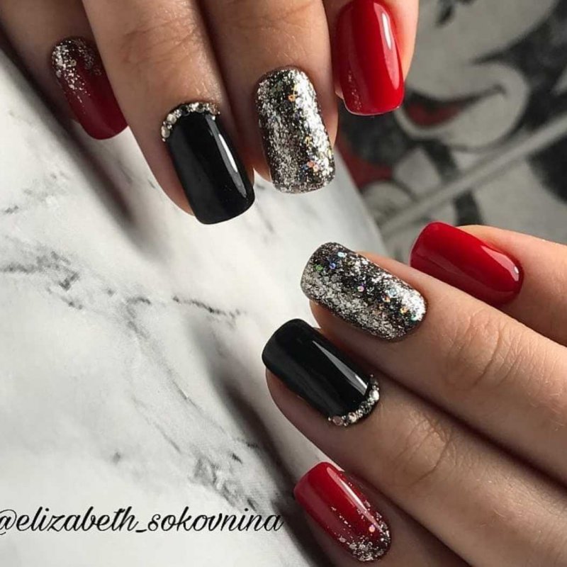 Ногти красные с серебром