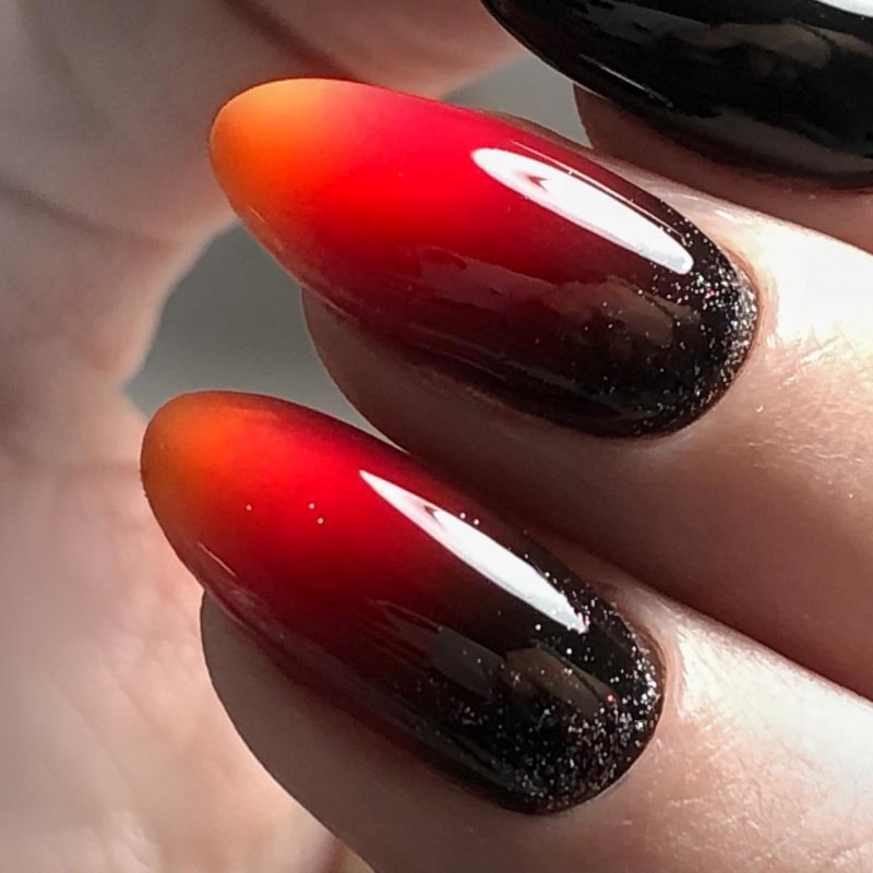 Маникюр омбре коралловый
