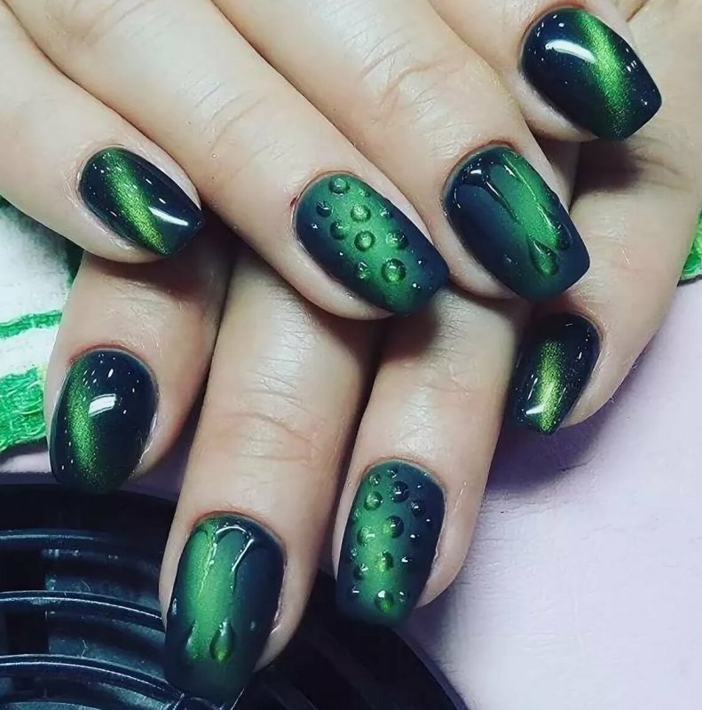 Маникюр зеленый