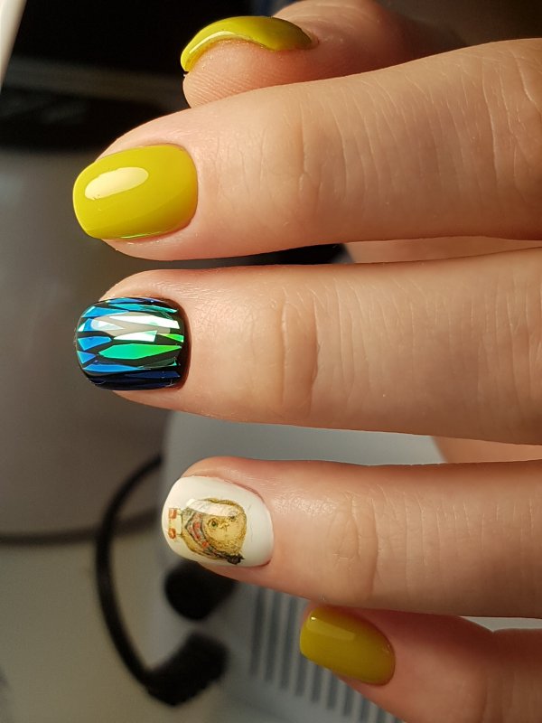 Маникюр хаки