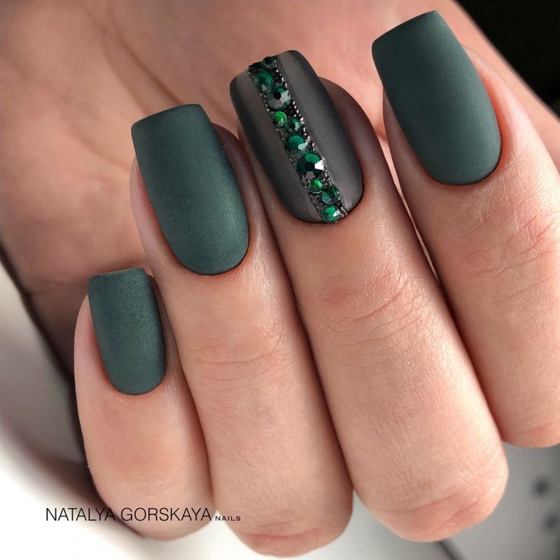 Зеленый матовый на короткие ногти