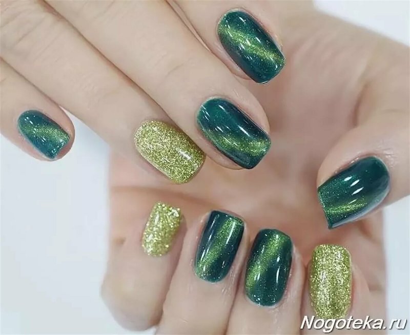 Маникюр золотой с зеленым кошачьим глазом