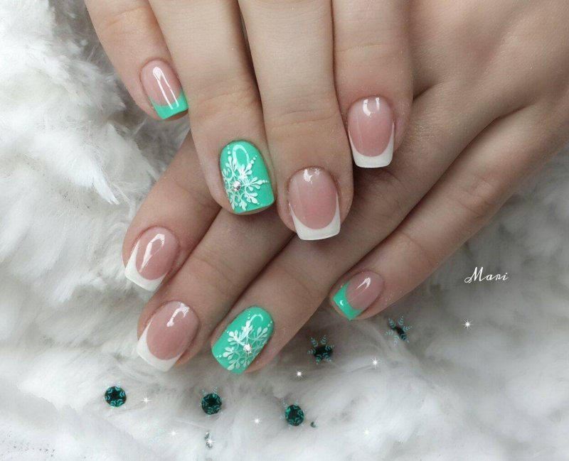 Зелёный маникюр на короткие ногти