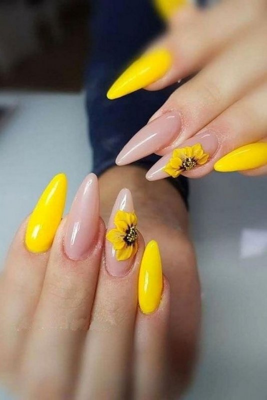 Длинные желтые ногти