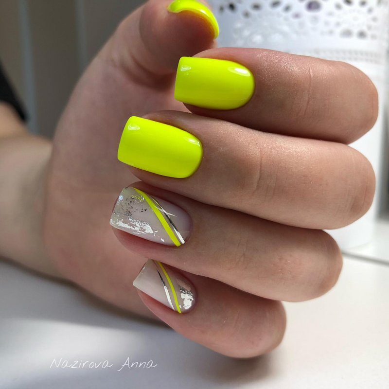 Маникюр с серебром на короткие