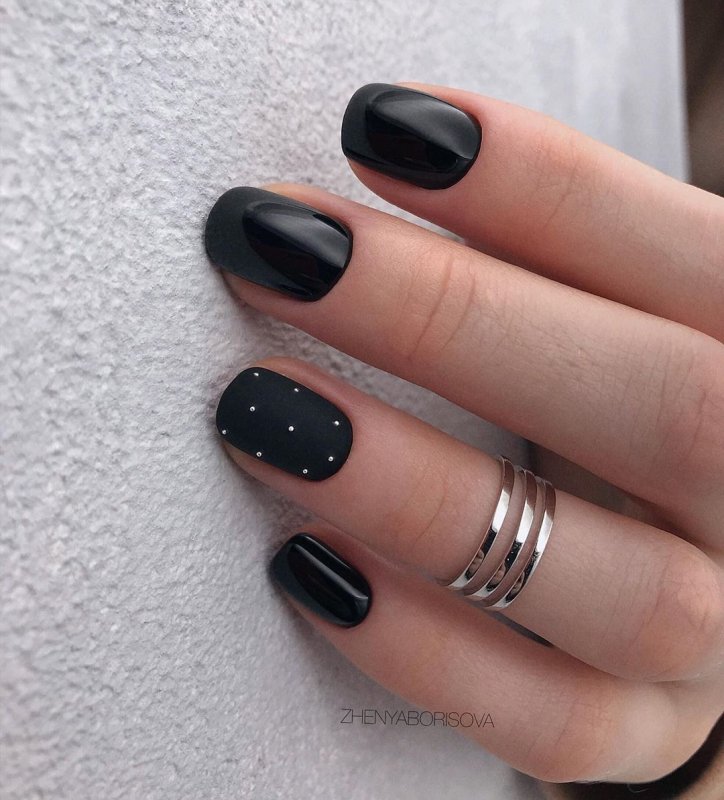 Черные короткие ногти