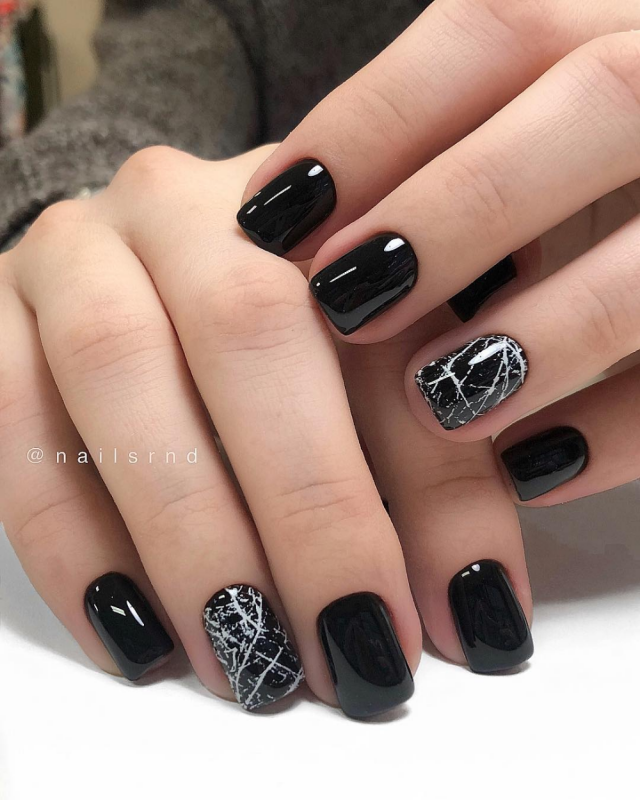 Очень короткие черные ногти