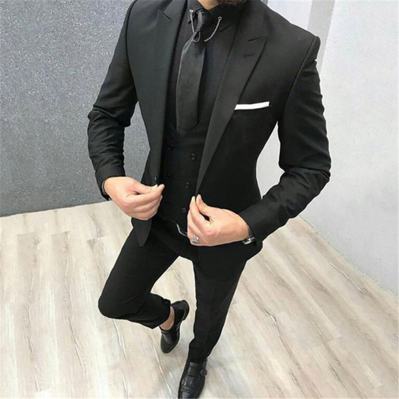 Черный классический костюм мужской