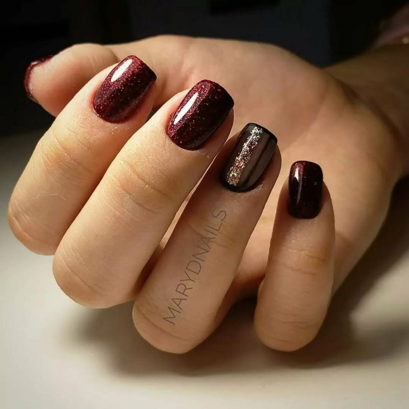 Маникюр с бордовым лаком