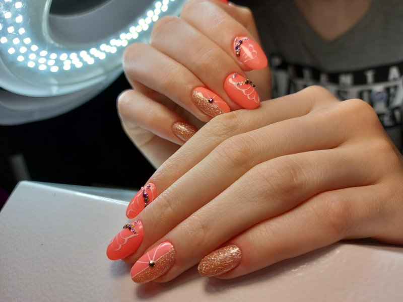 Лак Essie персиковый