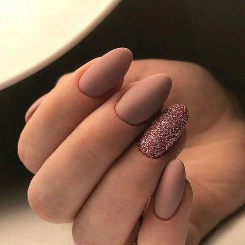 Ногти миндаль нюдовые короткие матовые