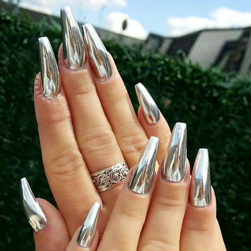 Серебряные ногти длинные