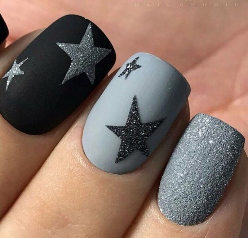Серо серебристый маникюр