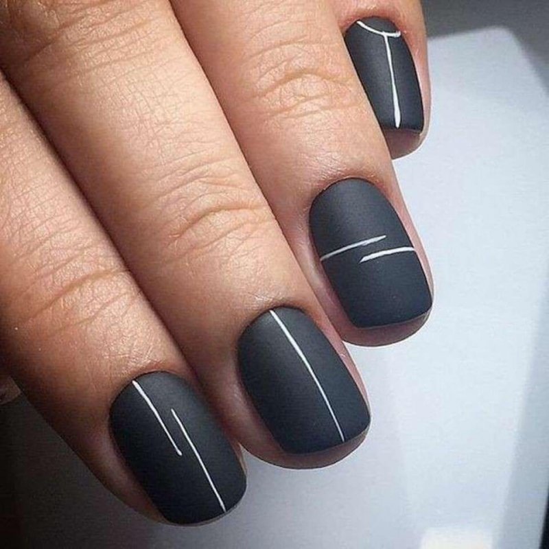 Маникюр в сером цвете