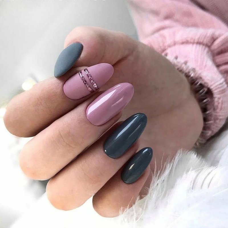 Серо-розовый маникюр