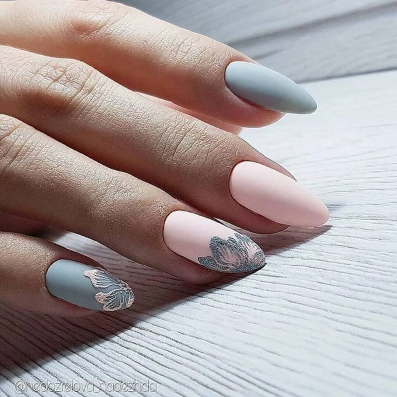 Серый маникюр на короткие