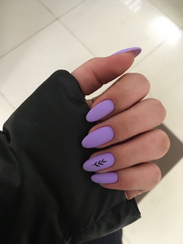 Лавандовые матовые ногти