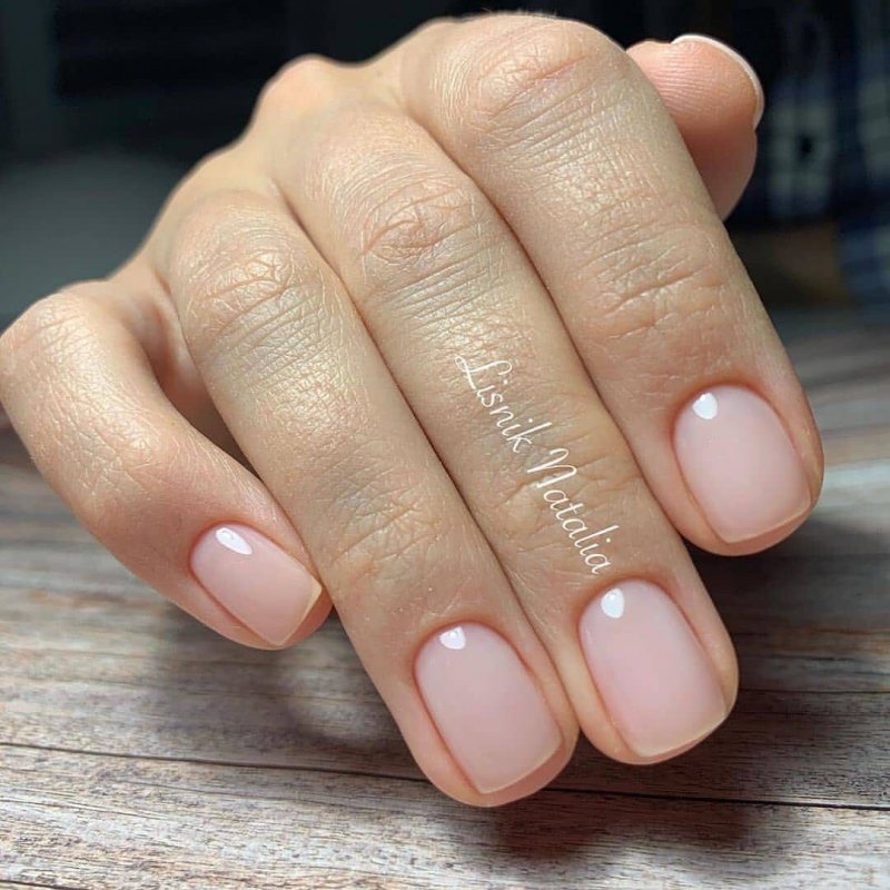 Естественный маникюр на короткие ногти