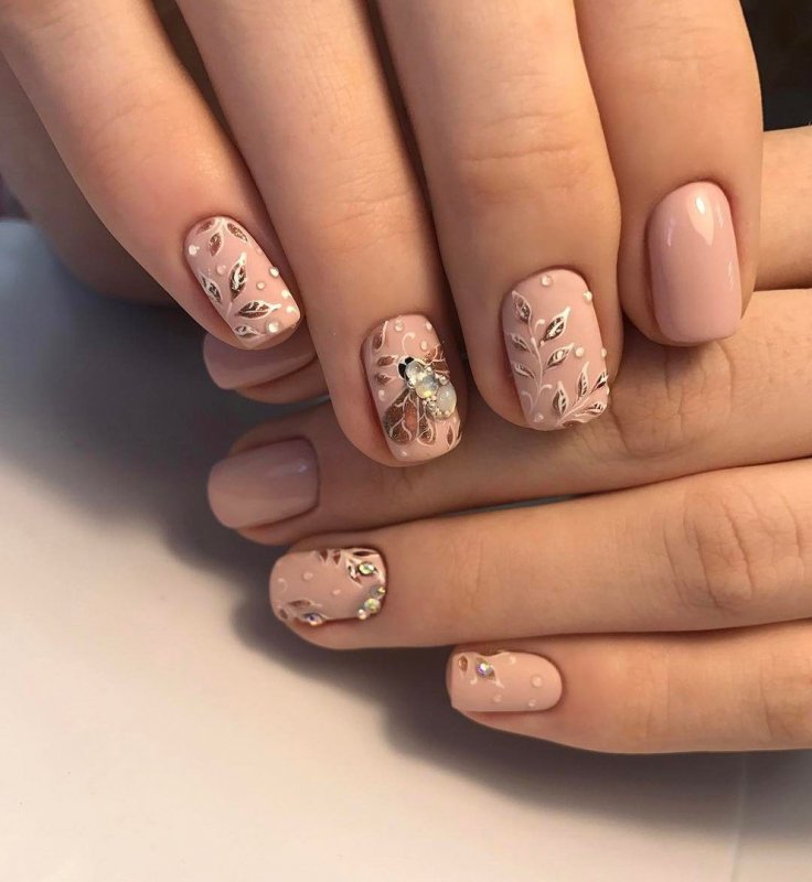 Нюдовый маникюр 2019 на короткие ногти Минимализм