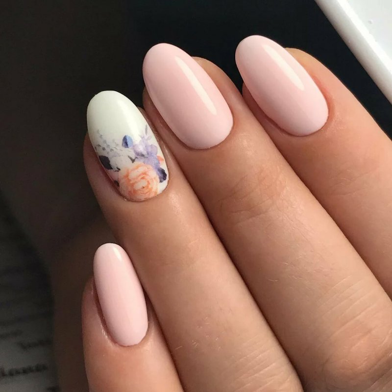 Овальные ногти однотонные
