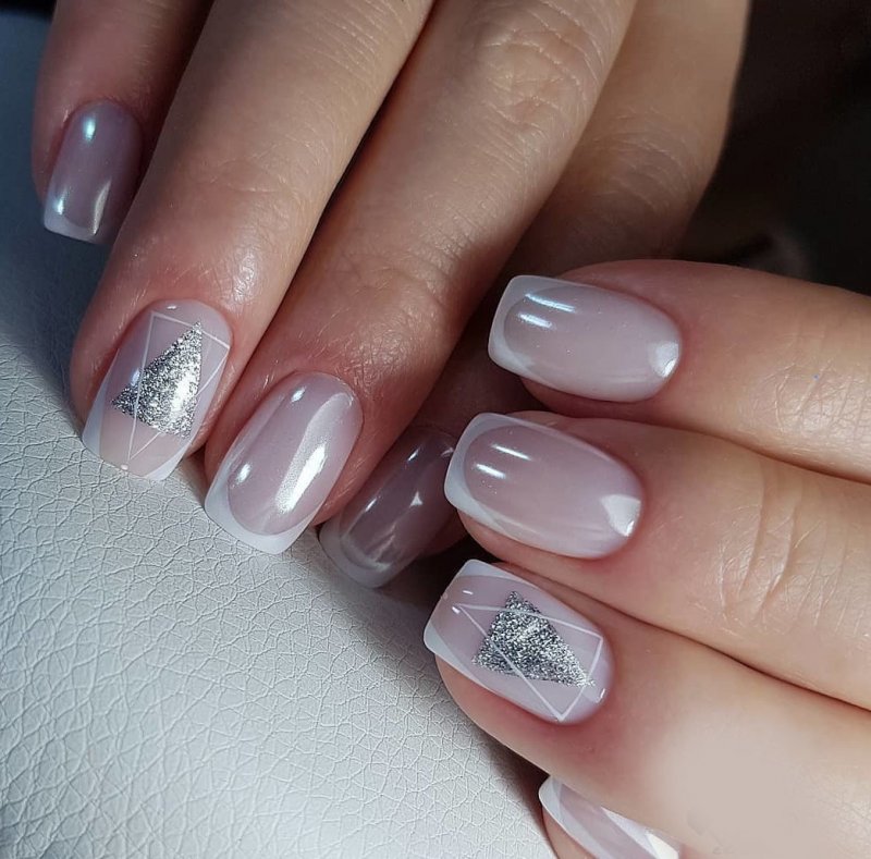 Серебристый френч на короткие ногти