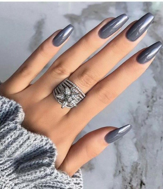 Серые длинные ногти