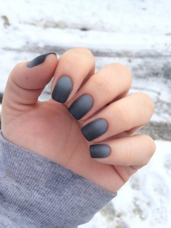 Серый матовый маникюр на короткие ногти