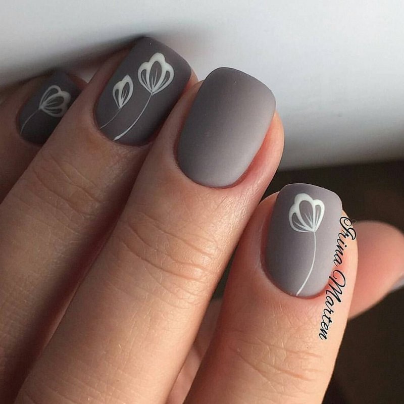 Серые короткие ногти