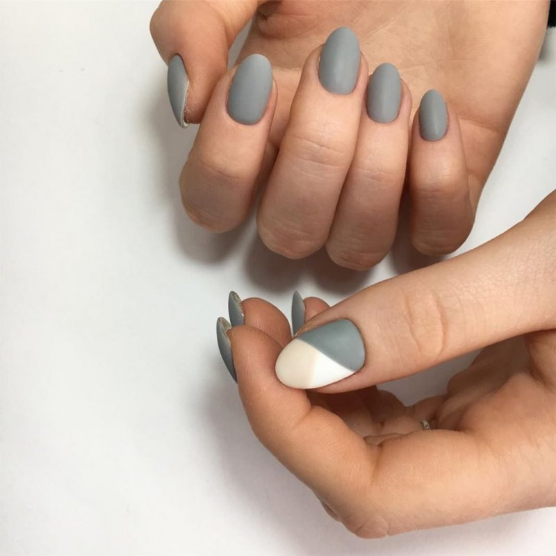 Серый матовый маникюр на короткие ногти
