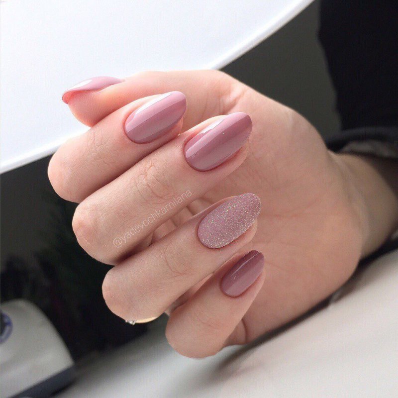 Круглые ногти однотонные
