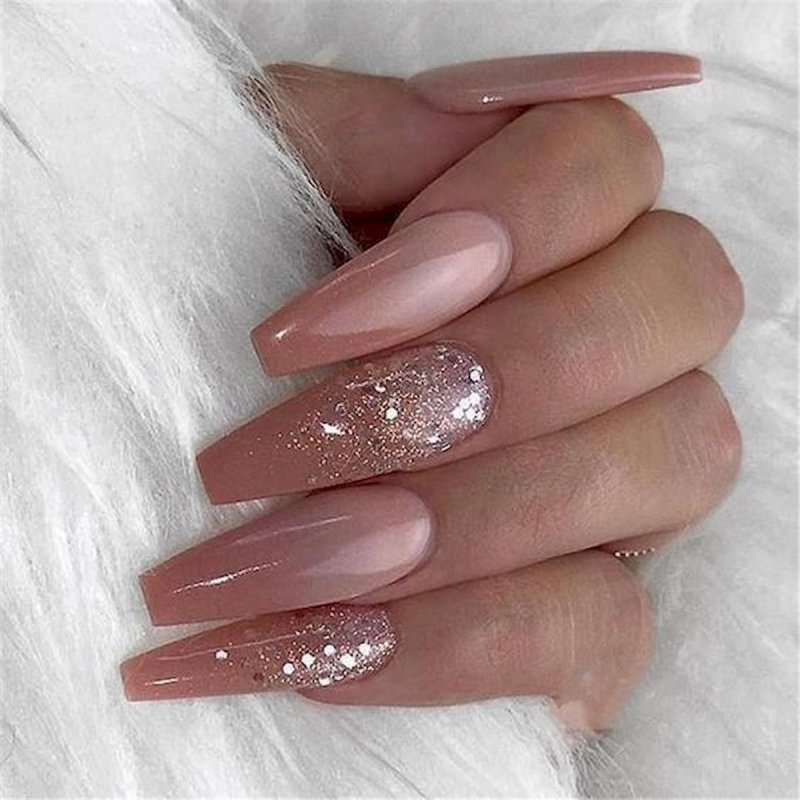 Длинные квадратные ногти однотонные