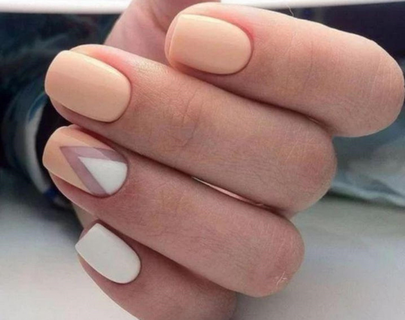 Розовый матовый маникюр