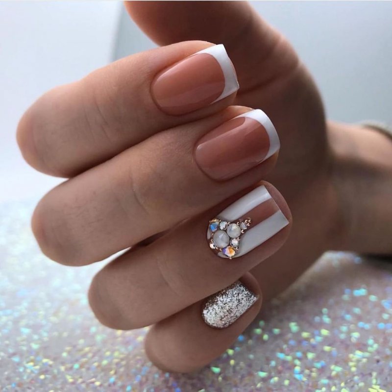 Летний маникюр на короткие круглые ногти