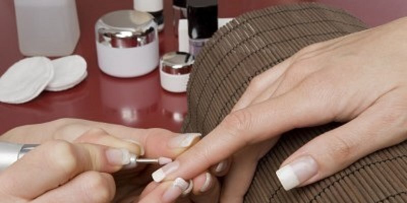 Минимальное наращивание ногтей