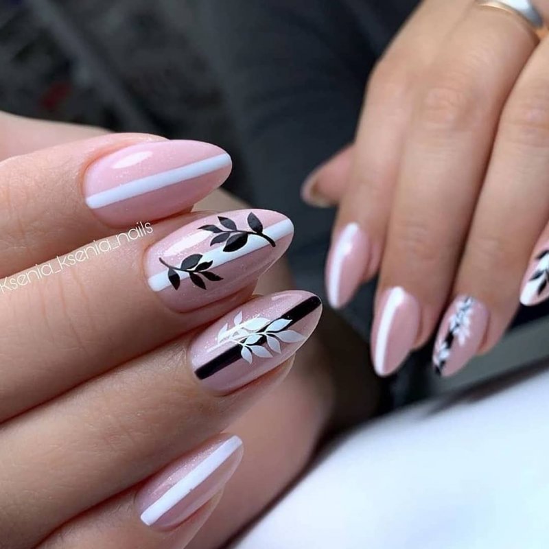 Нежный летний маникюр на короткие ногти