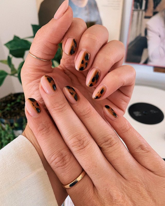 Маникюр на короткие ногти те ный