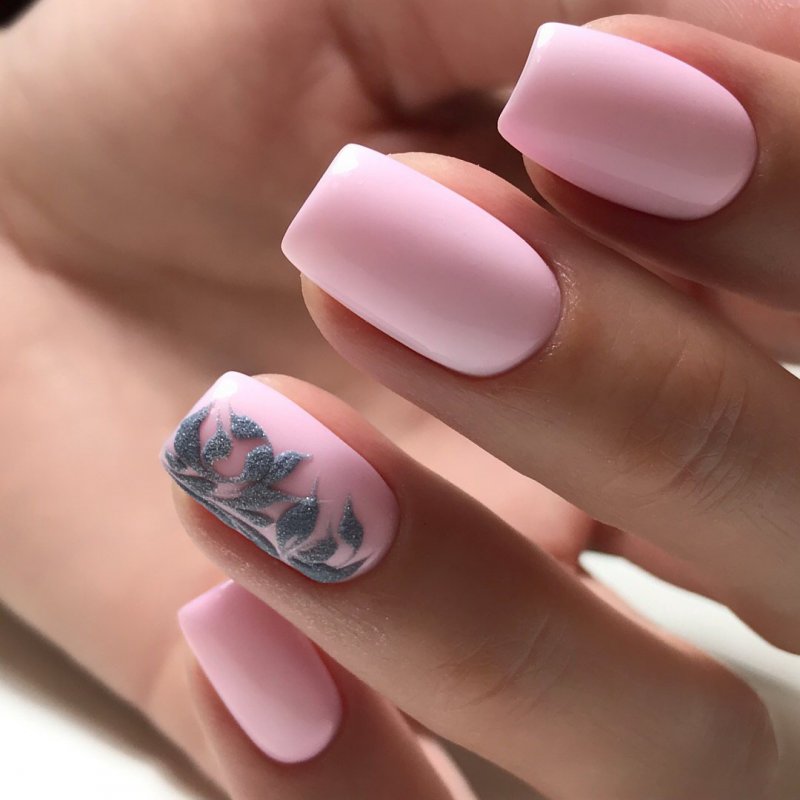 Маникюр летний нежный на короткие