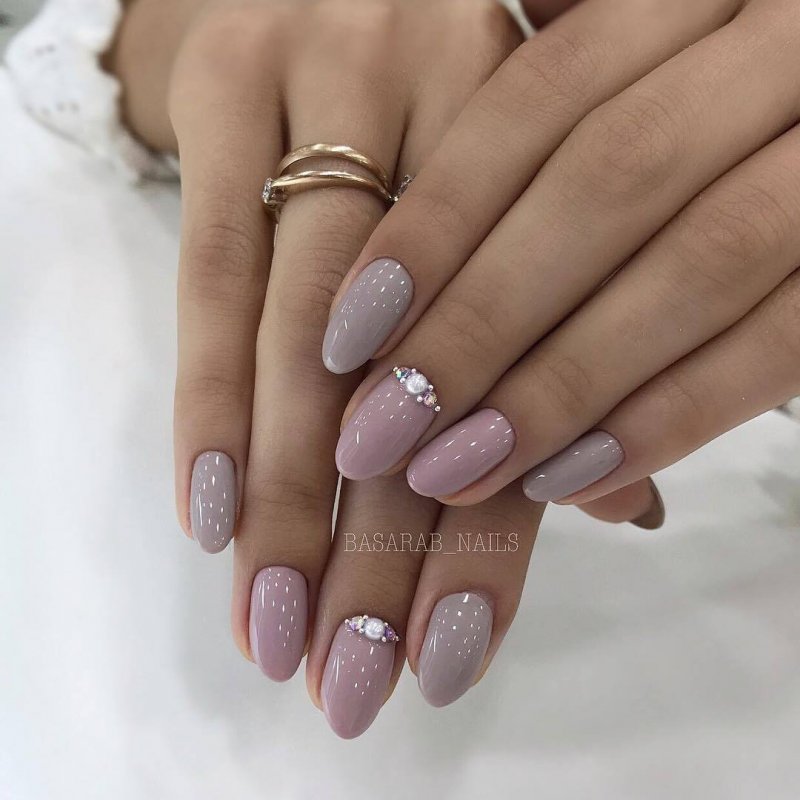 Серые короткие ногти